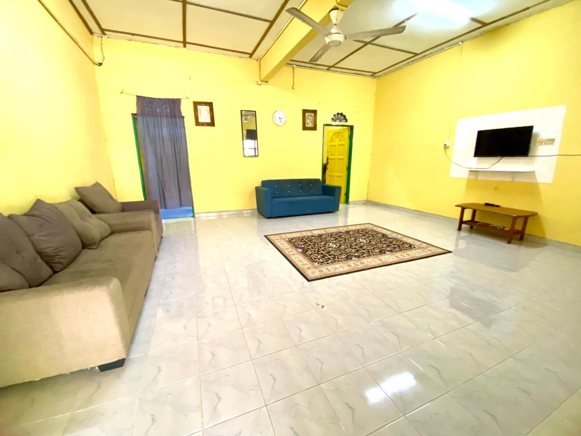 Umi Homestay Batu Buruk Kuala Terengganu Exterior photo